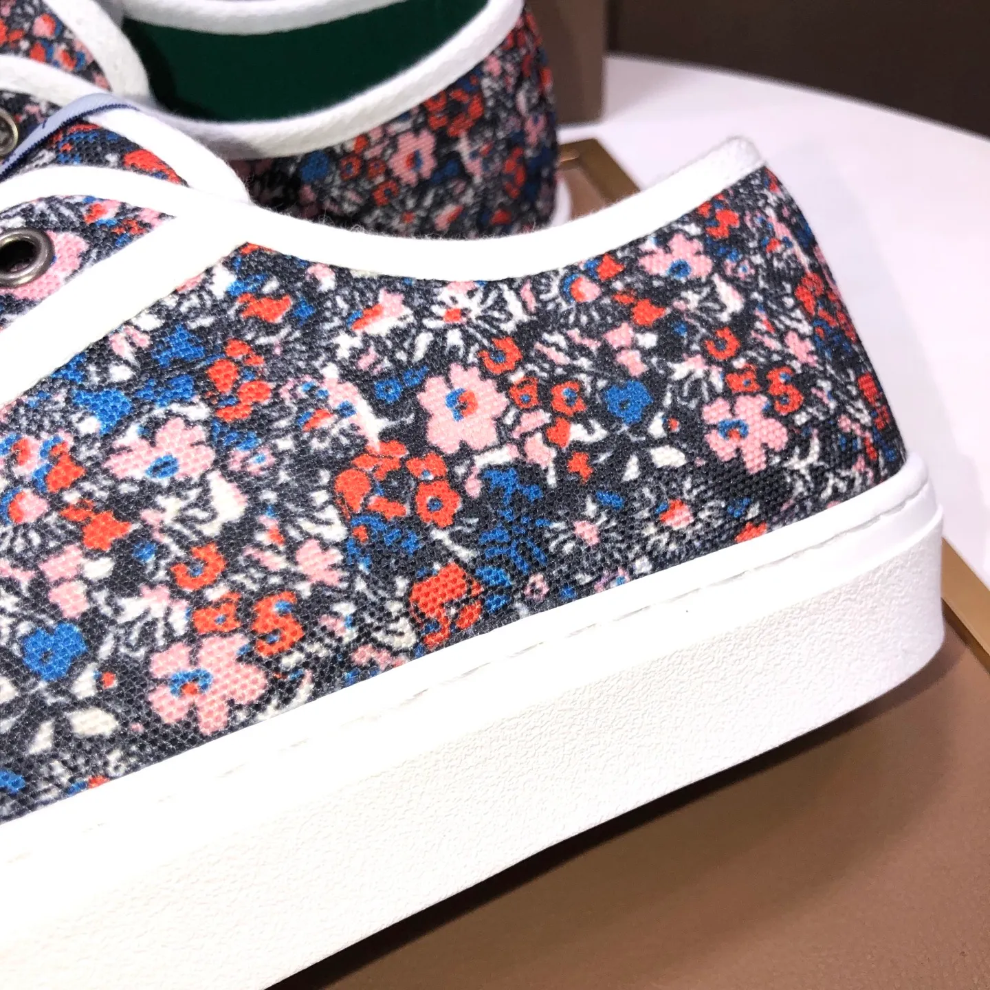 Men's shoes💰460💰【Burberry】Classic low-top sneakers｜Imported cowhide with classic plaid fabric｜Sheepskin lining｜Original outsole｜Fine workmanship and comfortable to wear Size: 38-44 (customized at 45)
